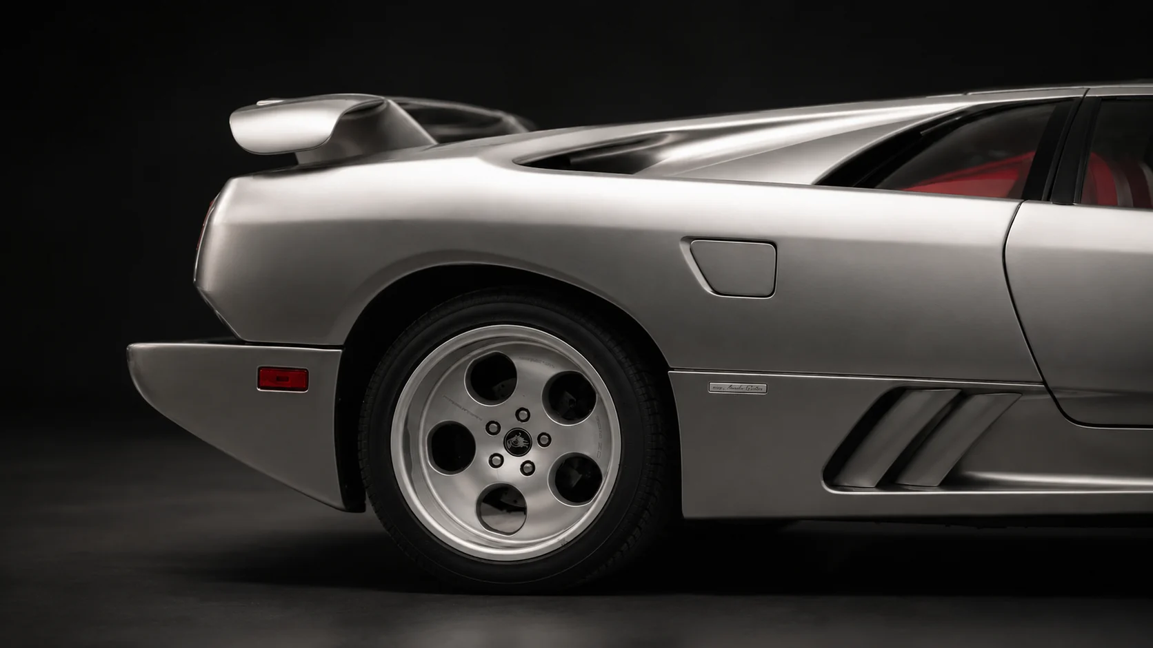 OZ magnesium rear wheel and Brembo brake disc of the Diablo SE30
